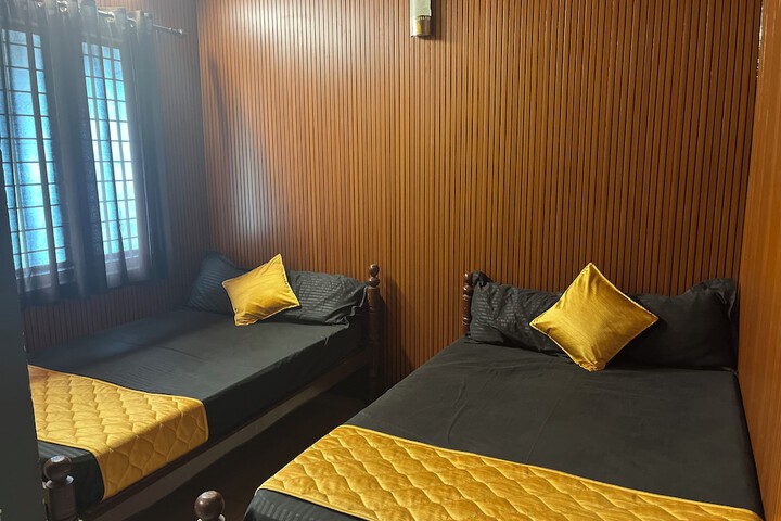 Room 13 of 36