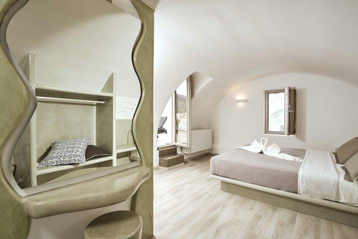 Room 35 of 230