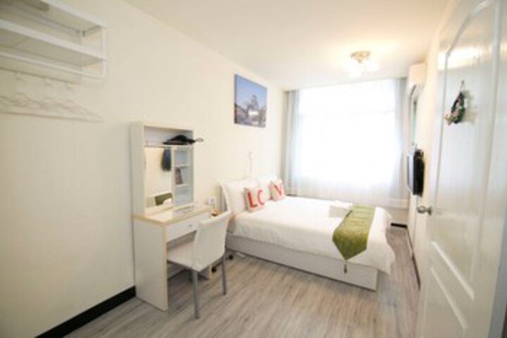 Room 21 of 35