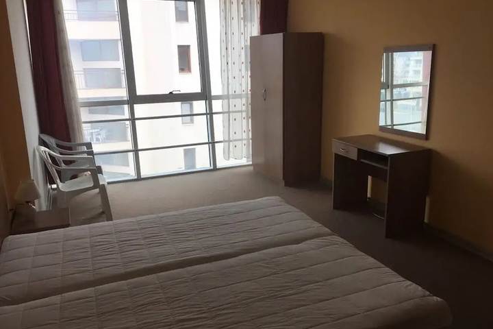Room 4 of 12