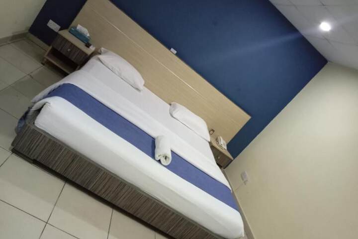 Room 6 of 42