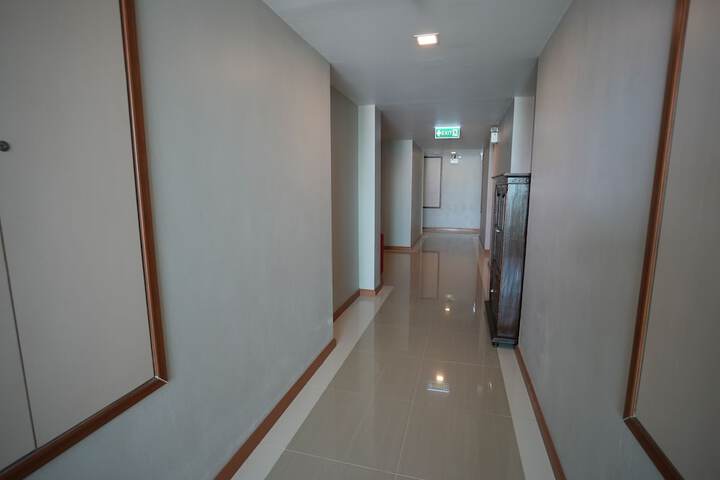 Ballroom/Hall 82 of 94