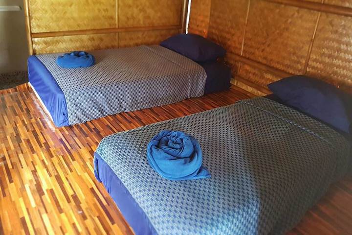 Room 4 of 13