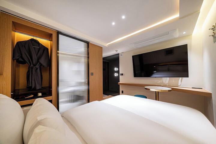 Room 15 of 56