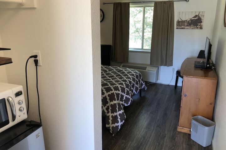 1 Queen Bed (43 of 103)