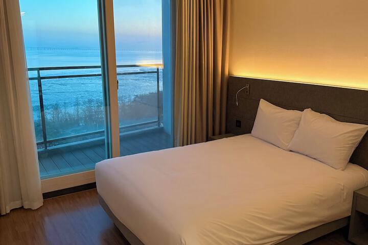 Room 16 of 46