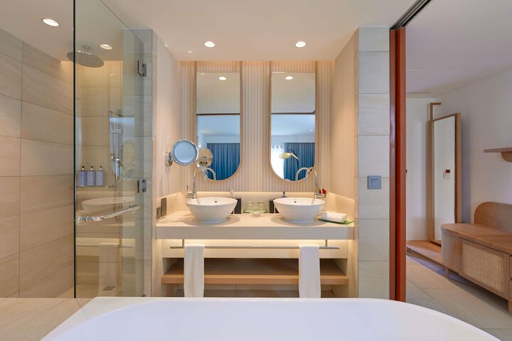 Room 15 of 132