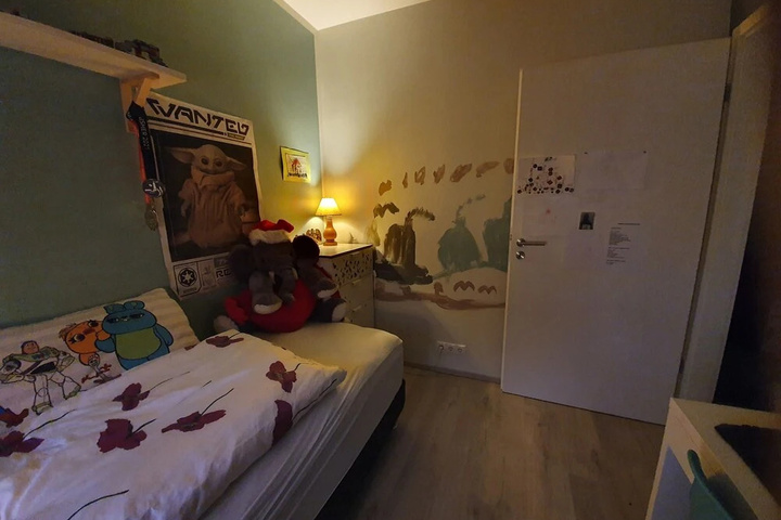 Room 4 of 10