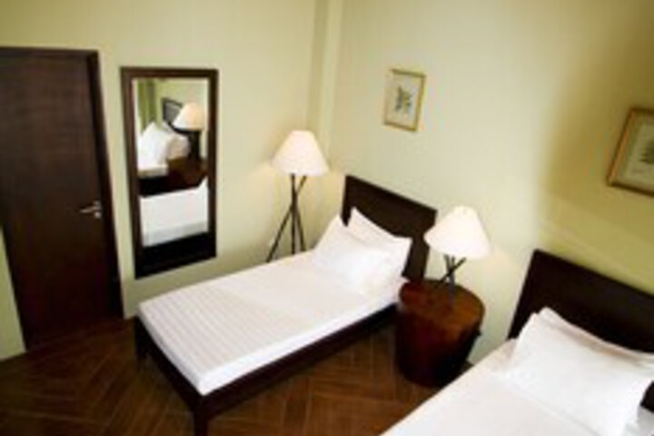 Room 19 of 35