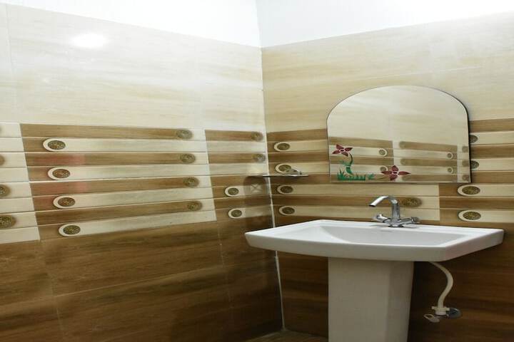 Room 10 of 26