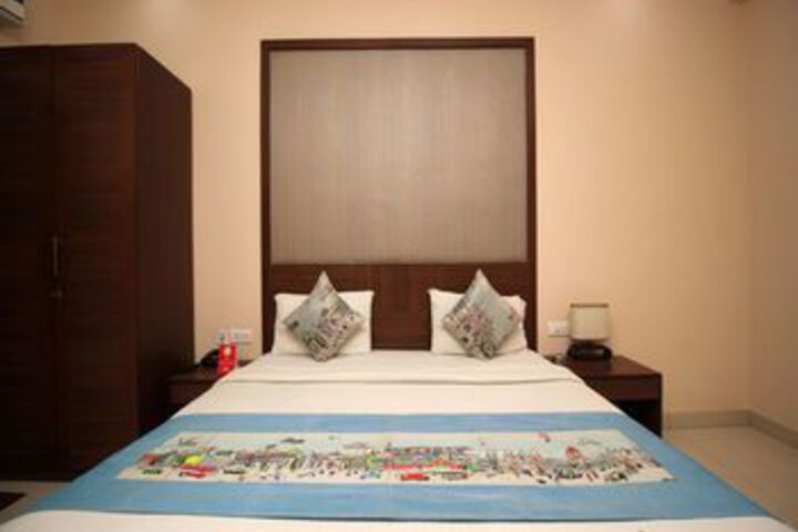 Room 21 of 28