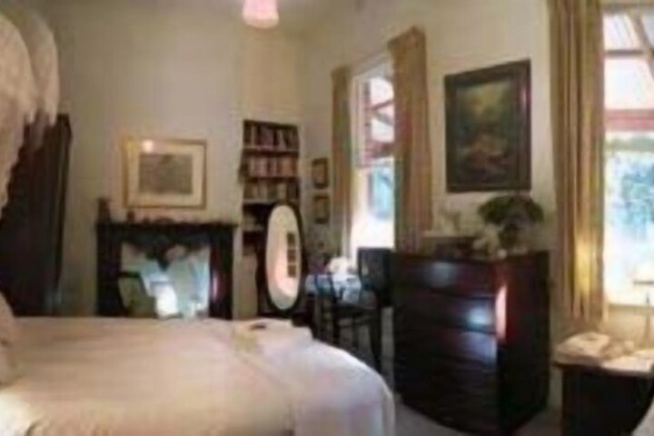 Room 8 of 28