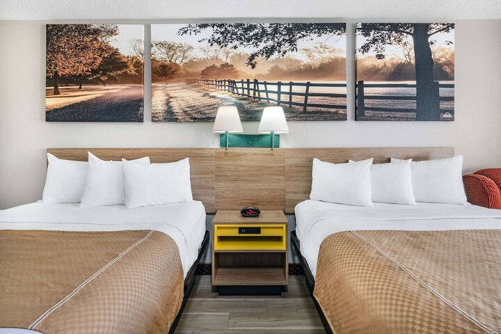 2 Queen Beds Accessible (3 of 12)