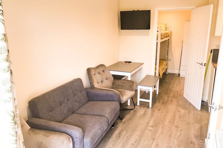 Room 6 of 10