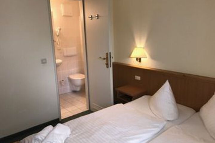 Room 4 of 46