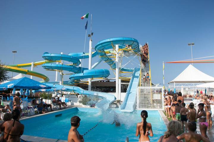 Pool 42 of 73