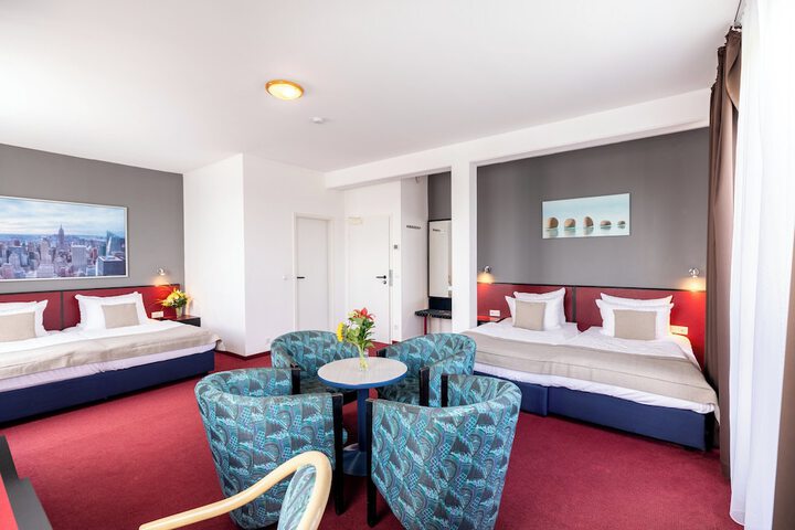 Room 25 of 62
