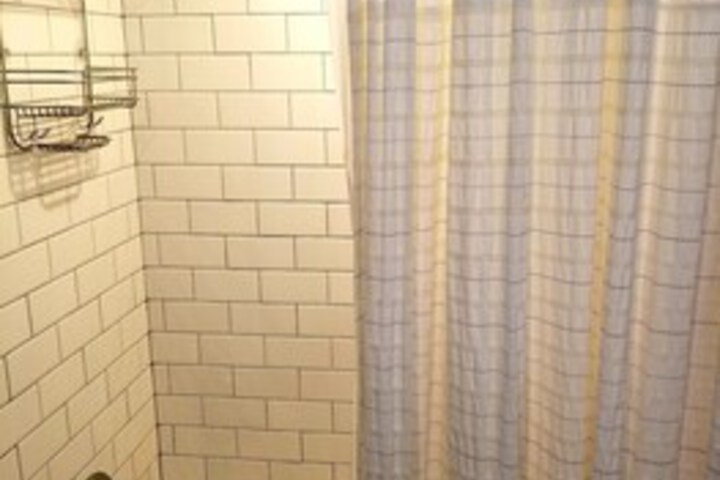 Room 17 of 204