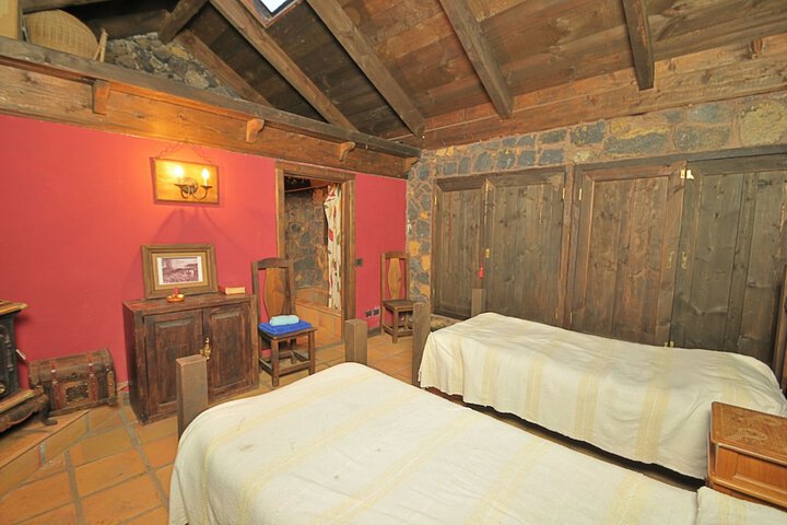 Room 6 of 38