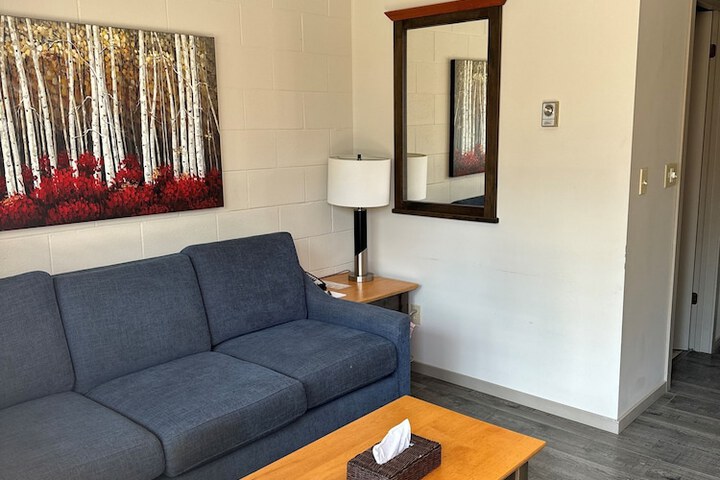 Room 7 of 17