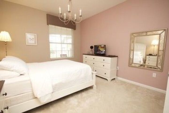 Room 11 of 32