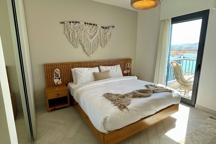 Room 4 of 13