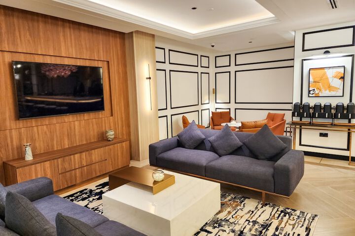 Lounge 58 of 68