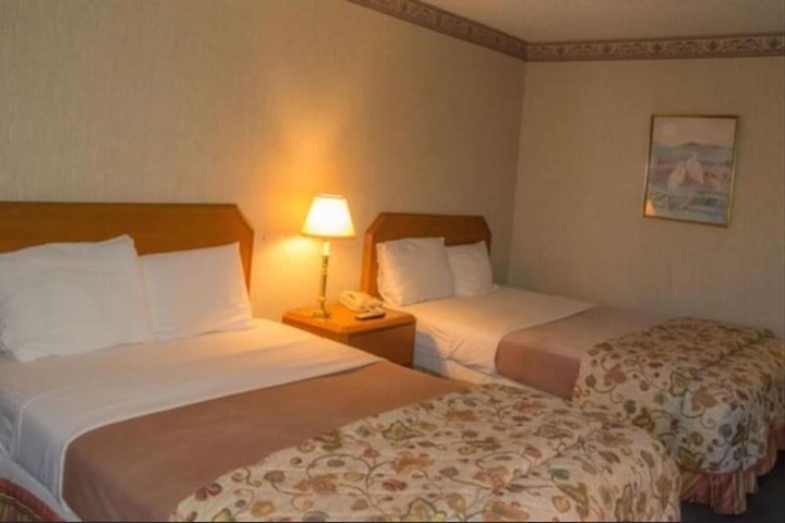 Room 12 of 27
