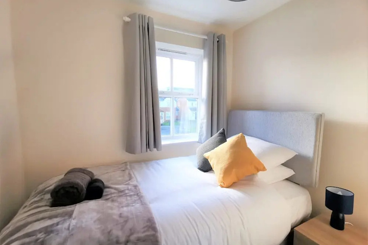 Room 5 of 12