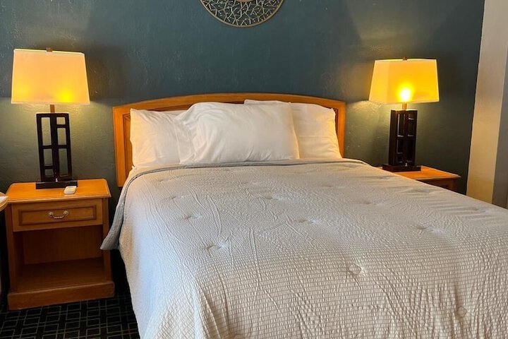Room 6 of 13