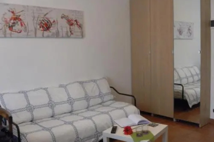 Room 7 of 12