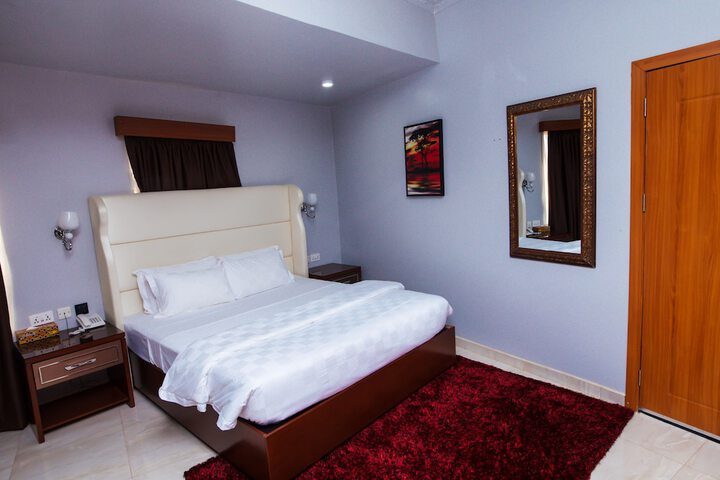 Room 2 of 76