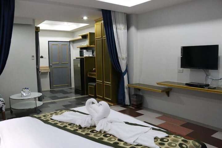 Room 9 of 15