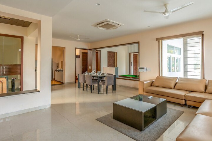 Room 5 of 13