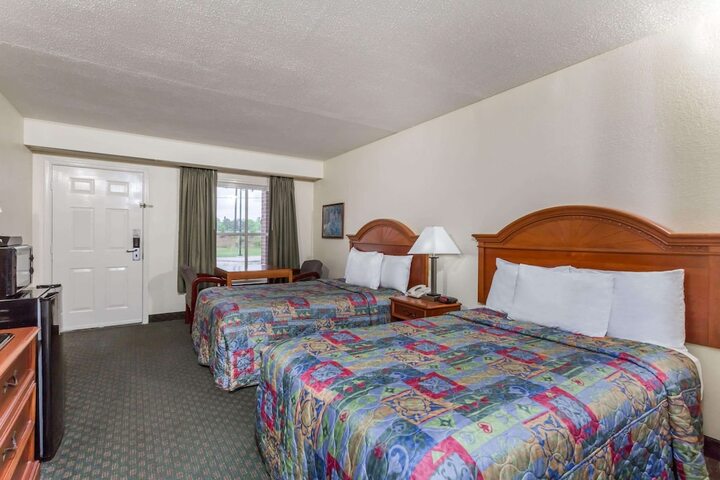 2 Double Beds (9 of 9)