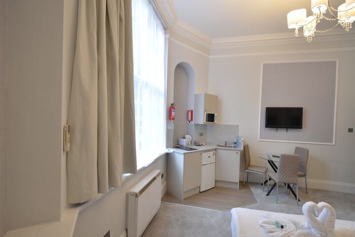 Room 85 of 371