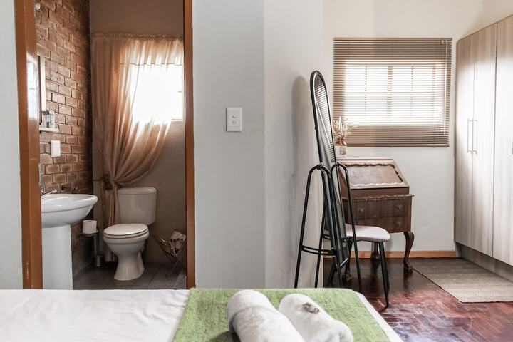 Room 12 of 28
