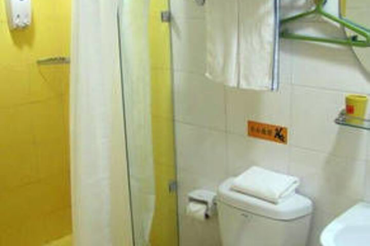 Room 16 of 30