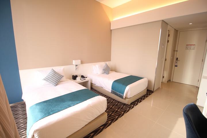 Room 15 of 37