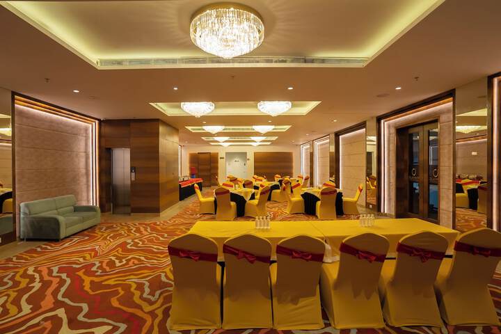 Ballroom/Hall 58 of 60