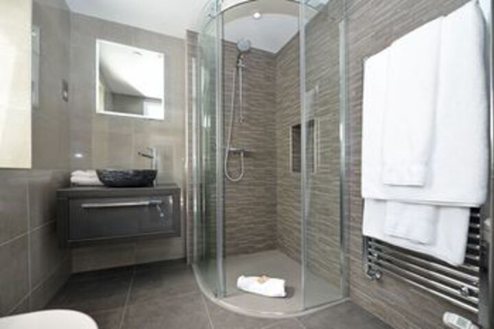 Room 6 of 22