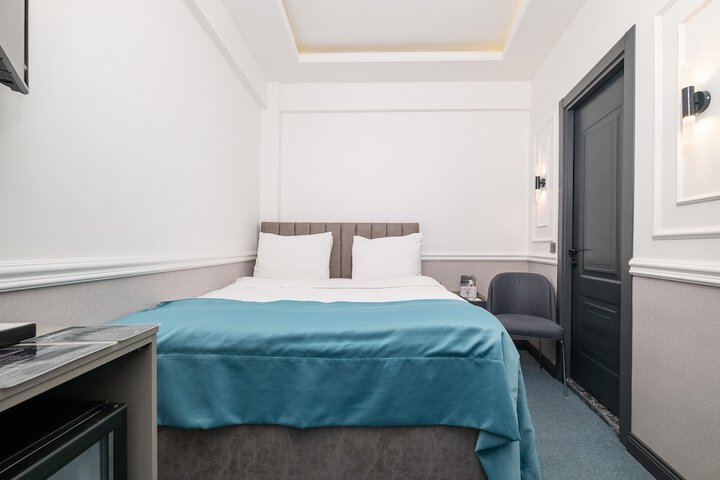 Room 7 of 49