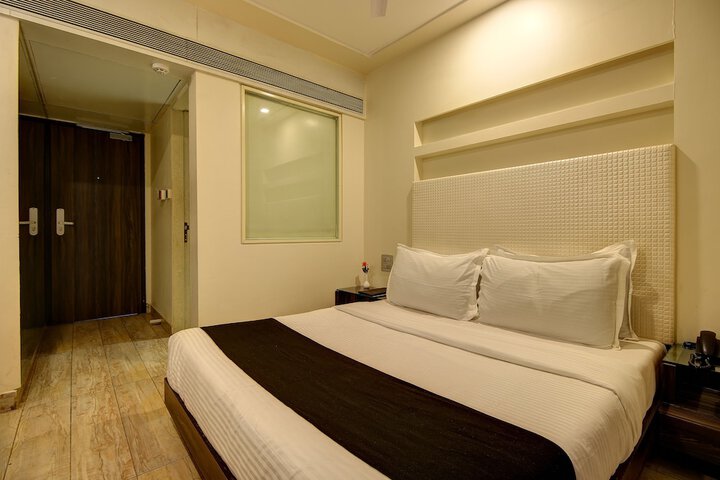 Room 4 of 36