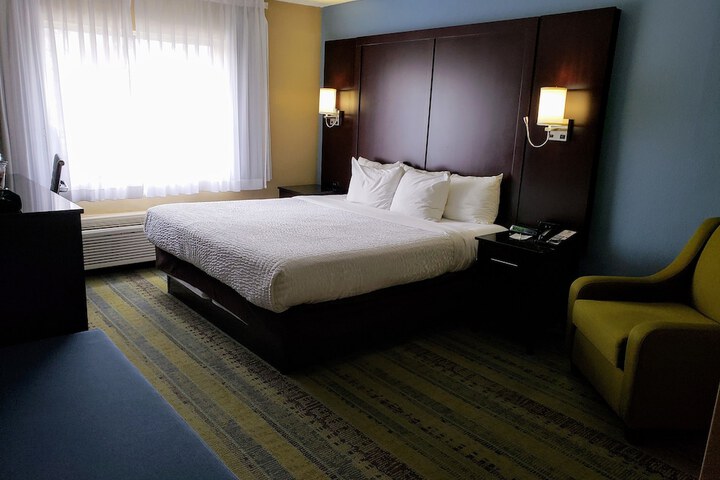1 King Bed (12 of 50)