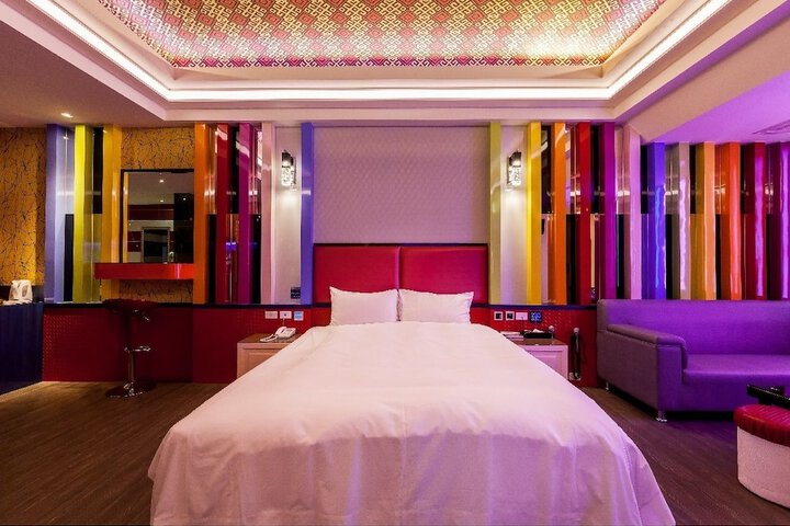 Room 44 of 216