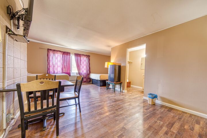 Room 4 of 15