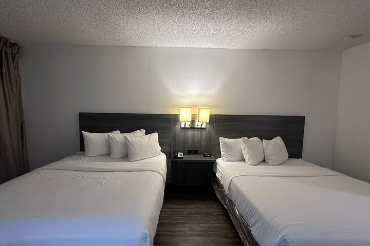 Room 5 of 10