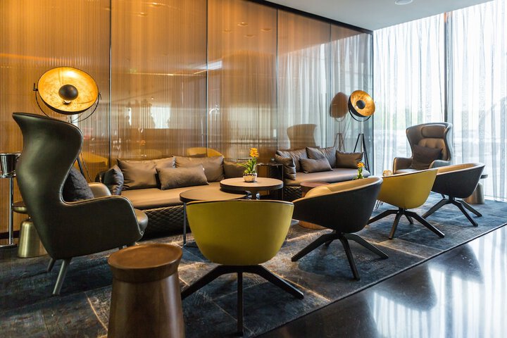 Entrance & Lobby