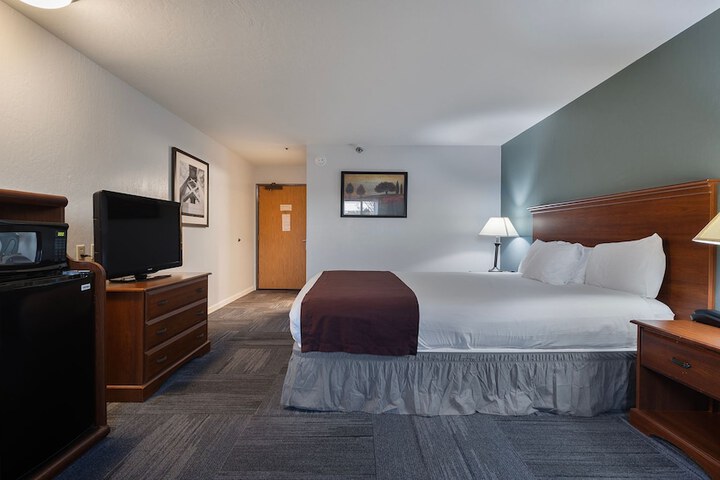 1 King Bed (21 of 26)