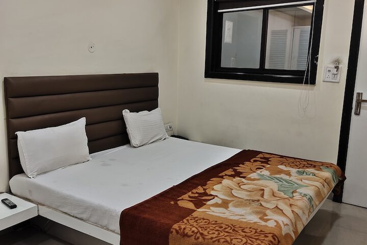 Room 6 of 26